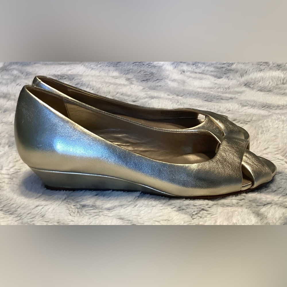 EUC Women’s Cole Haan Air Elly Gold Size 6